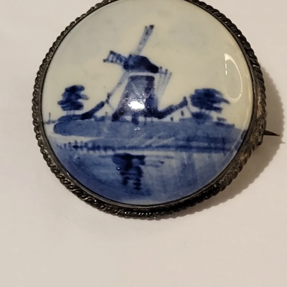 Vintage Delfts Holland Brooch - Picture 5 of 7